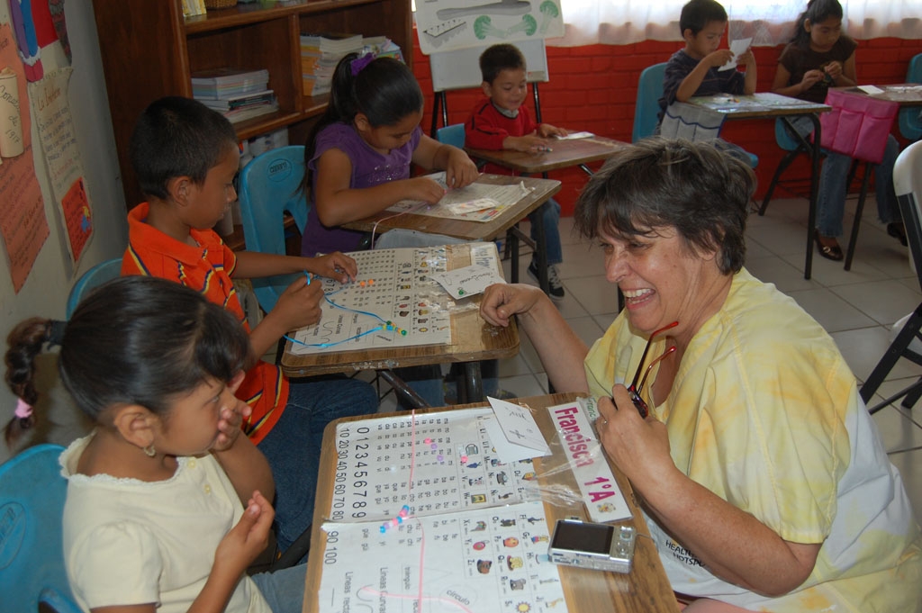 Making crosses with children at Atzipan